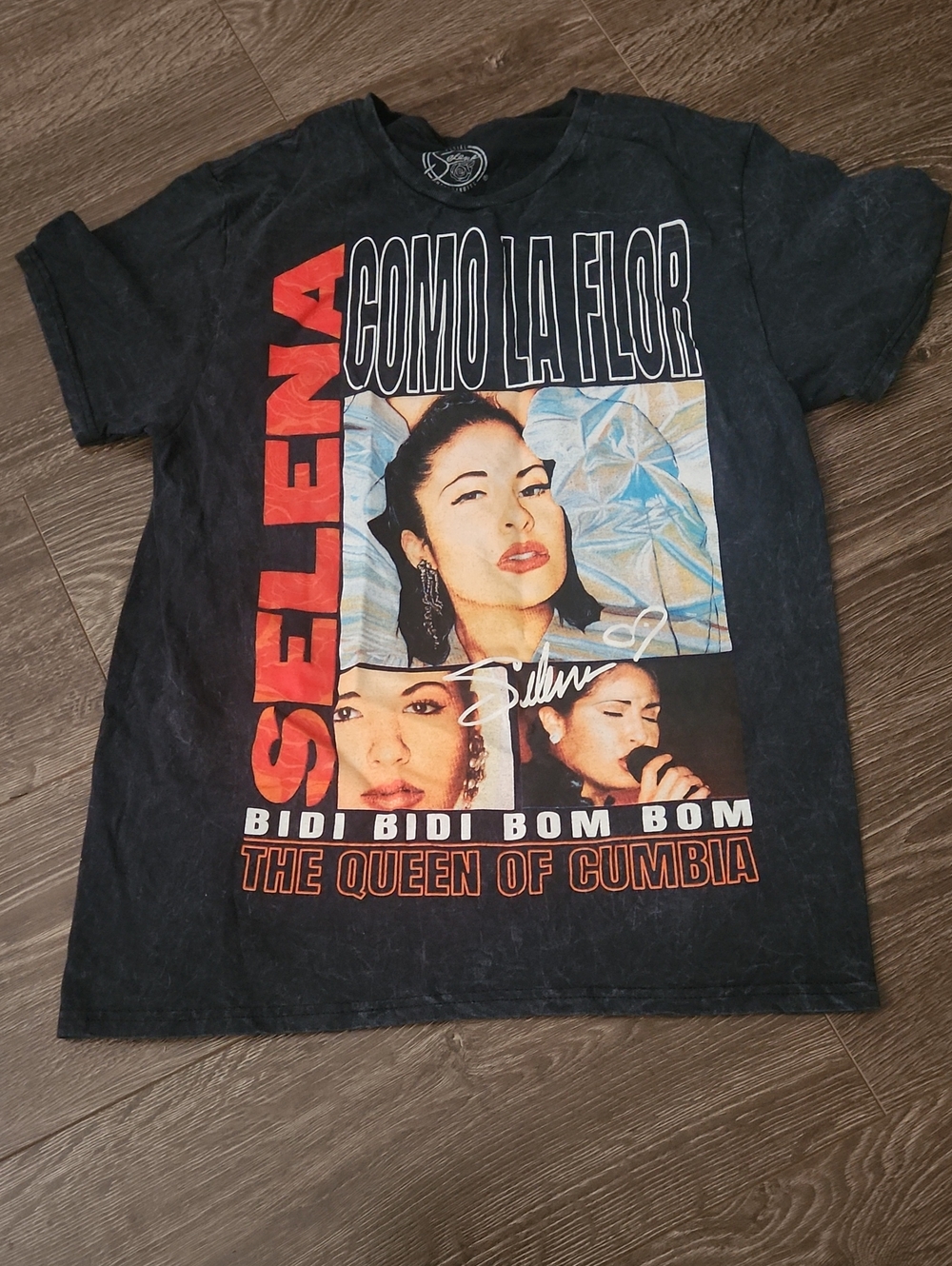 Selena The Queen Of Cumbia Tee - Medium T-shirt 100% Cotton